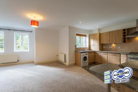 OPEN PLAN LIVING ROOM &amp; KITCHEN