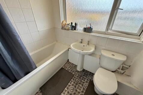 LC48 Bathroom.jpg