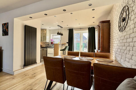 Dining area through to kitchen