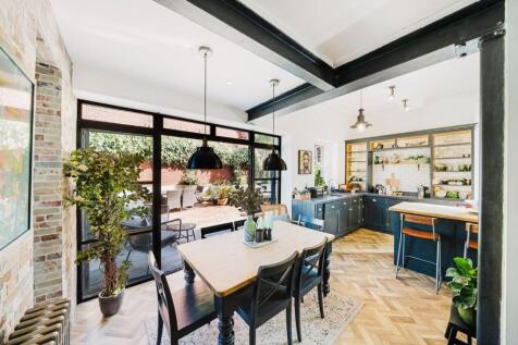 5 bed, 3 bath Detached in Bristol - Photo 6