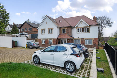 2-bed flat on Selcroft Road, Purley, £1,950/mo