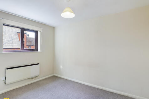 Christchurch Court, Banbury, OX16 photo 4