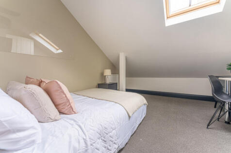 The Hosiery Factory Flat L Bedroom 20