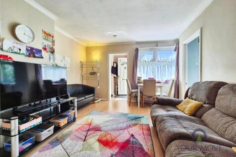 Barnard Gardens, New Malden, KT3 photo 4