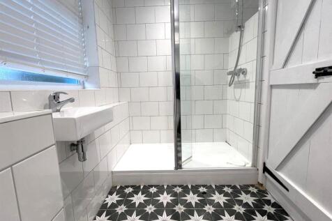 Main bathroom.jpg
