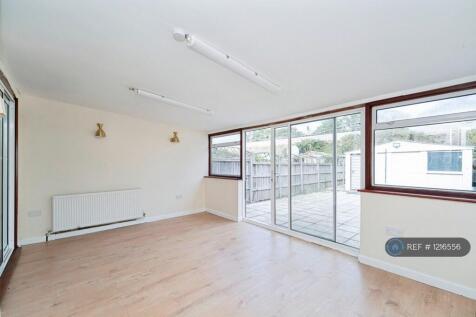 Tavistock Avenue, Greenford, UB6 photo 5