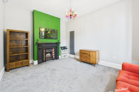 CAM03852G0-PR0425-STILL002