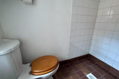 Separate WC/Wet Room