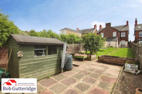 ENCLOSED REAR GARDEN