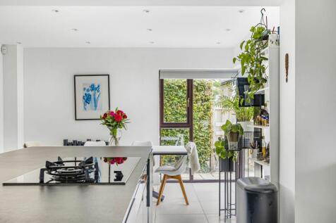 Kitchen/Dining Room (3)