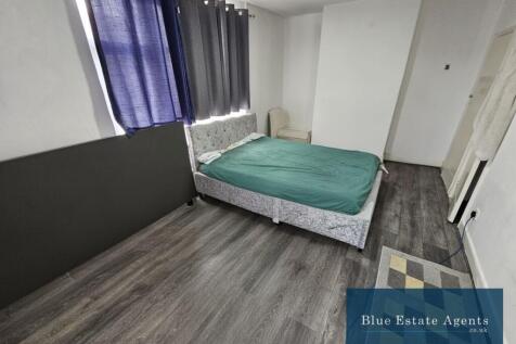Bedroom / Reception 