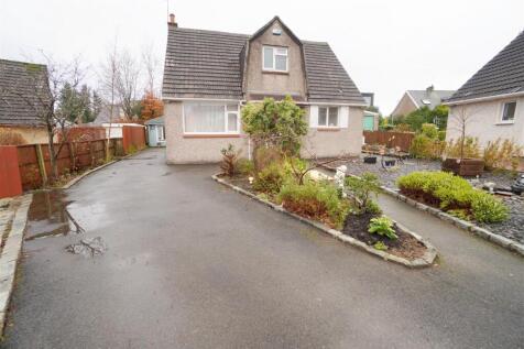 external front driveway.jpg