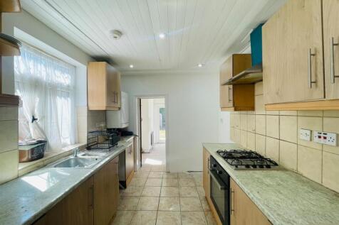 3 Bedroom Family Home - Fulbourne Road, Walthamstow  London E17 £2400 PCM photo 4