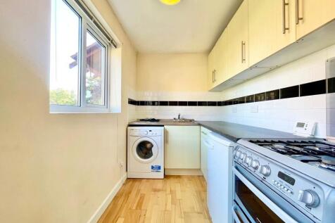 Harlestone Court, Giffard Park photo 4