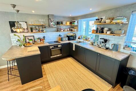 1 Penmerrin Court Kitchen