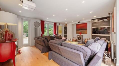Family / Cinema Room
