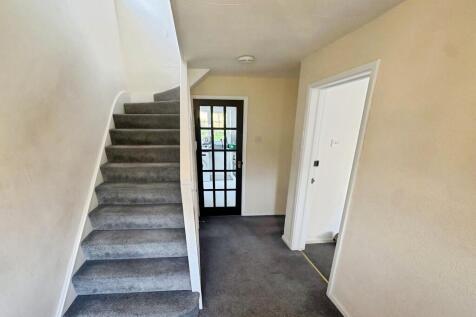 Long Meadow Way, Canterbury photo 4