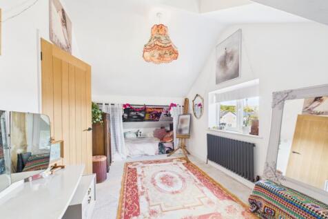 CAM02093G0-PR0053-STILL039