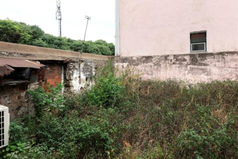 Charming Building, Estrela