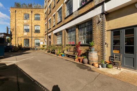 Canonbury Yard 24.jpg