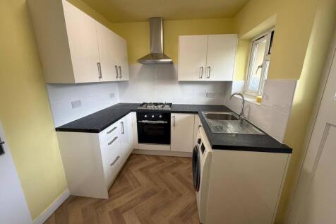 2 BEDROOM  MAISONETTE First Floor