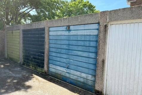 Garage in Block