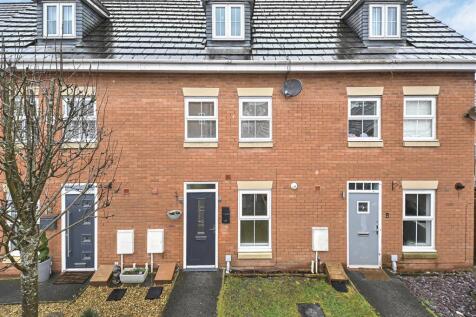 28 Runfield Close External (1).JPG