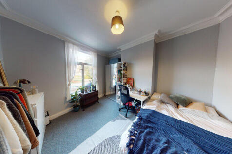 Victoria Road, Hyde Park, Leeds photo 2