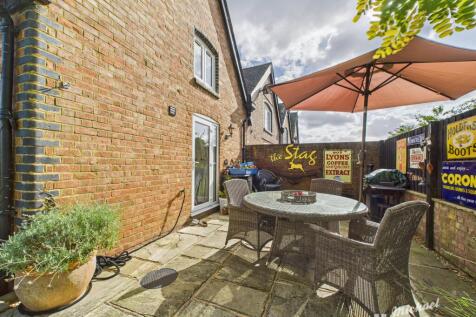 CAM02773G0-PR0357-STILL017