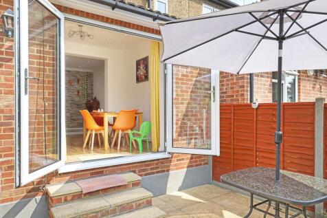 Rose Avenue, South Woodford, E18 photo 3