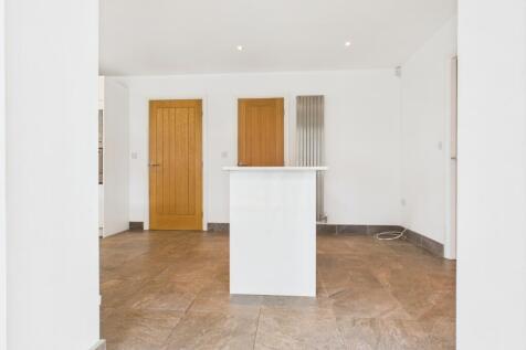 CAM03729G0-PR0113-STILL021