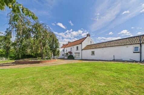 6 Bedroom Detached Farmhouse With 1 Bedroom Annex
