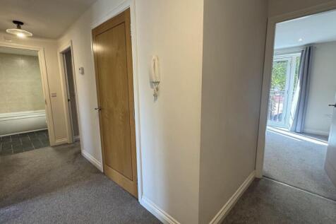 PRIVATE ENTRANCE HALLWAY