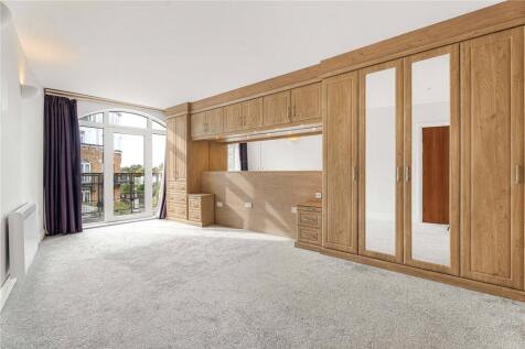 Thames Edge Court, Clarence Street, Staines upon Thames, Surrey, TW18 photo 4