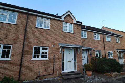 3-bed house on Monarchs Way, Ruislip, Middlesex, £2,250/mo