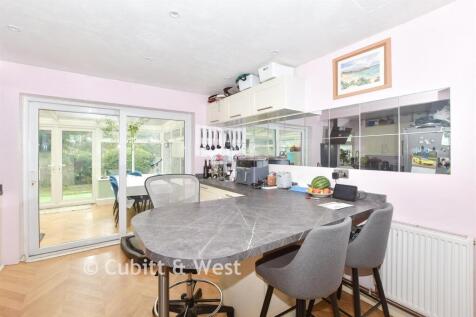Kitchen/ Breakfast Area