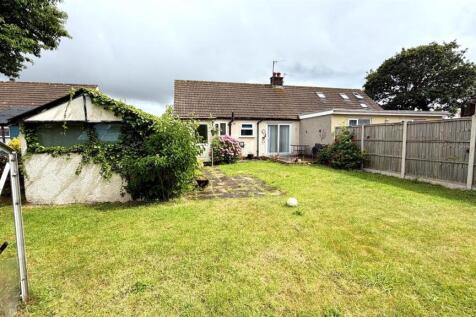 GOOD SIZED REAR GARDEN