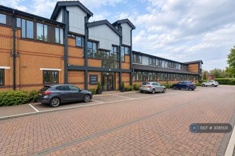 2-bed flat on Court House, Bury, BL9, £995/mo