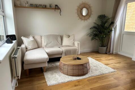 Lounge 58 Corinader Way.jpg