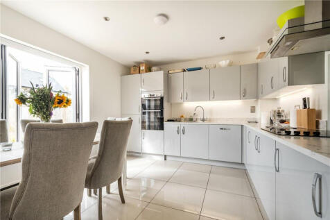 Arandora Crescent, Romford, RM6 photo 3