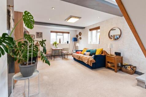 London, SW20 - property photo