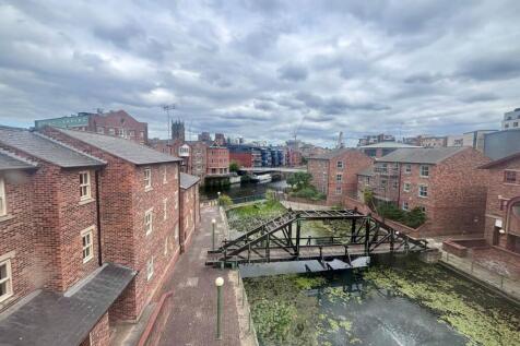 Lets Live Leeds are pleased to present this lovely one bedroom apartment situated in the idyllic location of Navigation Walk. Offering stunning views of the River Aire and Victoria Quays, this propert