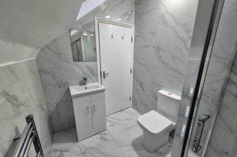 A Newly refurbished en suite double room