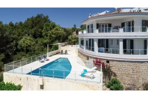 Spectacular villa with license and sea views in Santo Tomás
