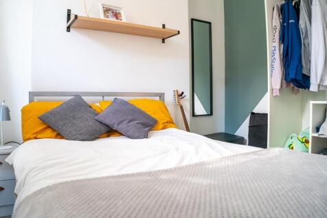 A bright and inviting double bedroom featuring ...