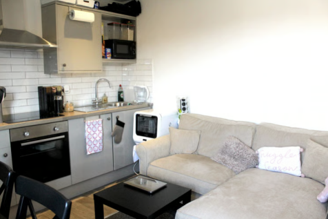 High Street // 1 Bed Apartment // August 2027 photo 2