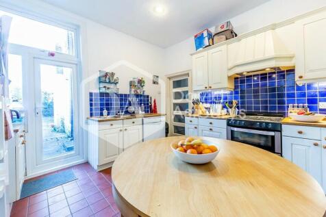 Tetherdown, Muswell Hill, London photo 3