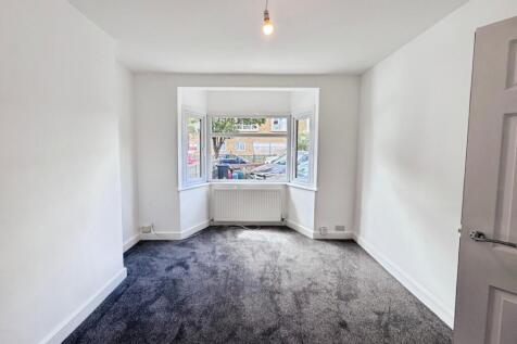 Carlingford Drive, Westcliff-On-Sea photo 4