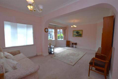 38 Montrose Avenue reception room1a.JPG
