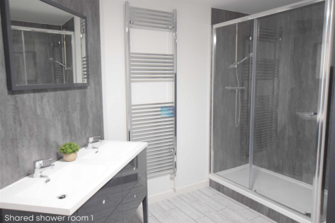Shared shower room 1